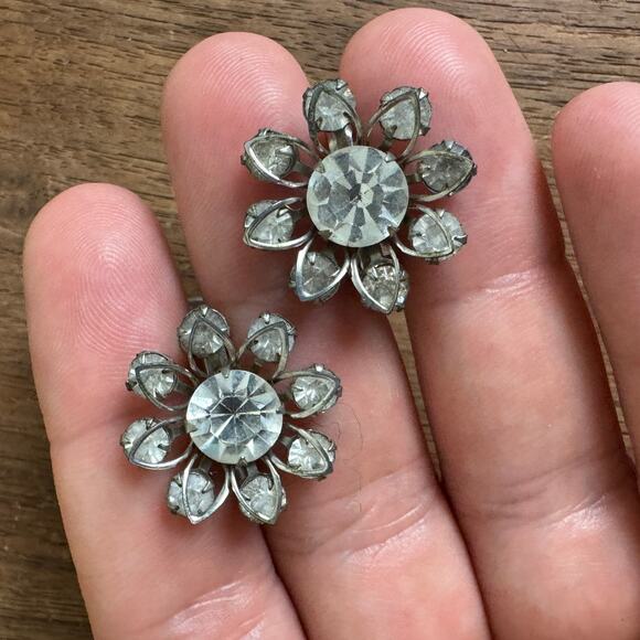 Vintage‎ Silver tone white rhinestone Floral Collar Pin Brooch Pair Set of 2 - Picture 2 of 7